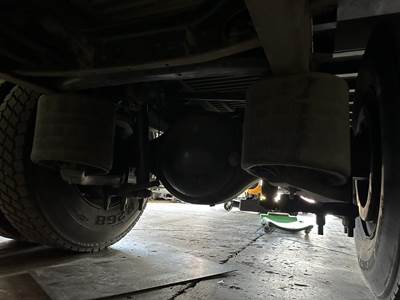 International MV607 Left Hub