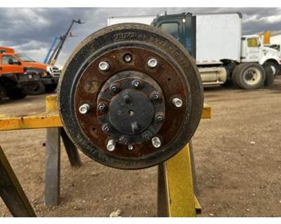 Isuzu NRR Hub