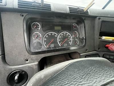 Freightliner Cascadia Instrument Panel Cluster