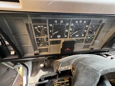 International 4700 Instrument Panel Cluster