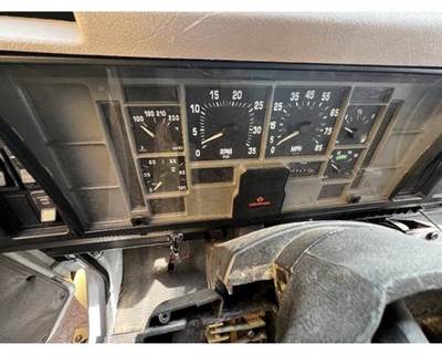 International 4700 Instrument Panel Cluster