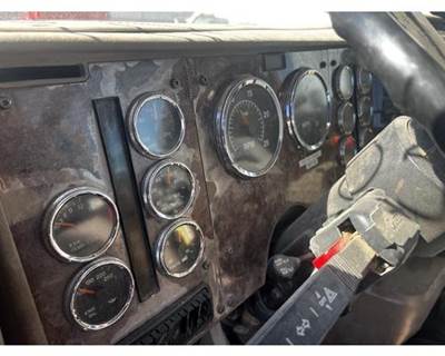 International Paystar 5500i Instrument Panel Cluster for a International 5500I