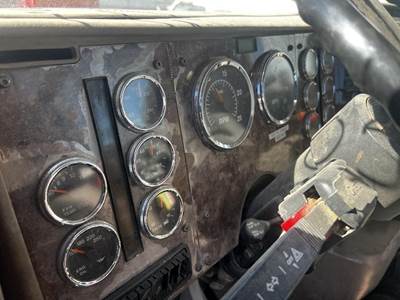 International Paystar 5500i Instrument Panel Cluster for a International 5500I