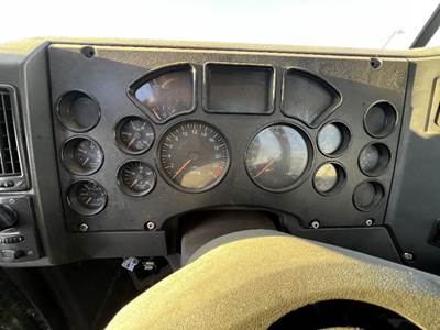 Mack Pinnacle CXU612 Instrument Panel Cluster for a Mack CXU612