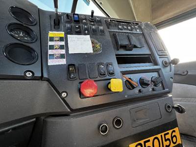 Mack Pinnacle CXU612 Instrument Panel Cluster for a Mack CXU612