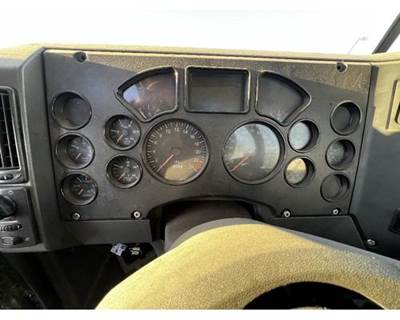 Mack Pinnacle CXU612 Instrument Panel Cluster for a Mack CXU612