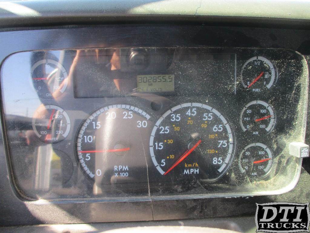 2002 Sterling M7500 Instrument Panel Cluster for a Sterling M7500