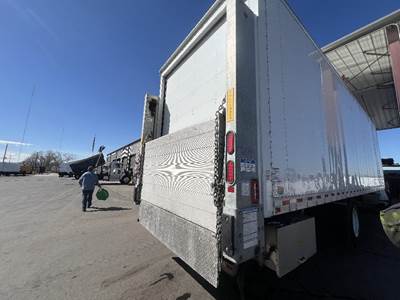 Freightliner M2 106 Liftgate