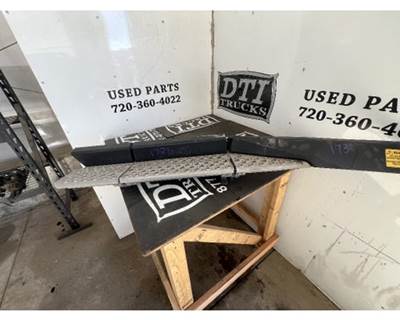 Used 2026 Kenworth T680 Side Step