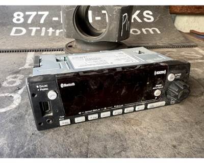 Used Paccar OEM Radio for 2026 Kenworth T680, Part # PP107180-7303211100