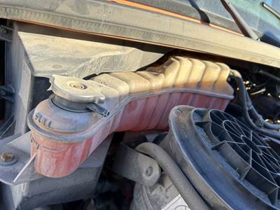 Freightliner M2 106 Radiator Overflow Bottle / Surge Tank