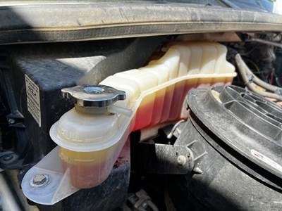 Freightliner M2 106 Radiator Overflow Bottle / Surge Tank