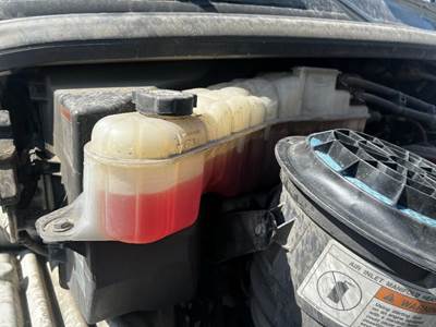 Freightliner M2 106 Radiator Overflow Bottle / Surge Tank