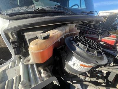 Freightliner M2 106 Radiator Overflow Bottle / Surge Tank