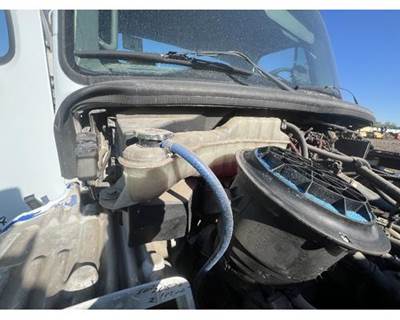 Freightliner M2 106 Radiator Overflow Bottle / Surge Tank