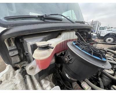 Freightliner M2 106 Radiator Overflow Bottle / Surge Tank