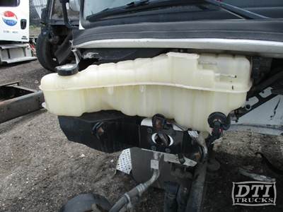 Freightliner M2 112 Radiator Overflow Bottle / Surge Tank