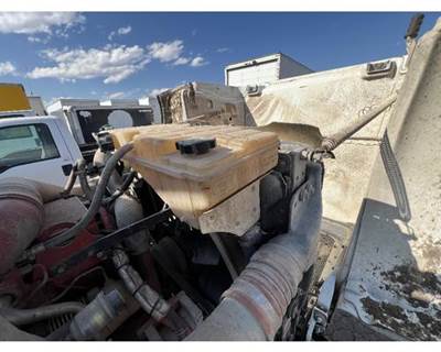 Peterbilt 365 Radiator Overflow Bottle / Surge Tank