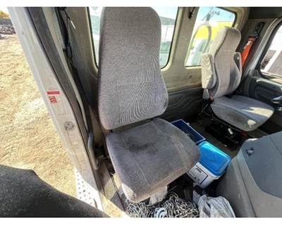 Freightliner Cascadia Right Seat