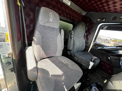 Kenworth T680 Right Seat