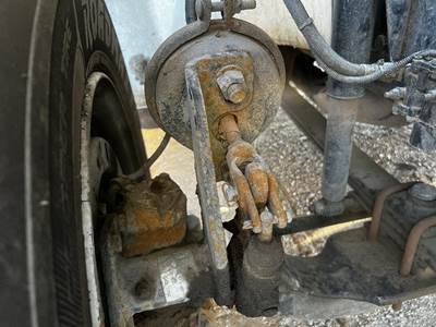 Freightliner FL60 Spindle