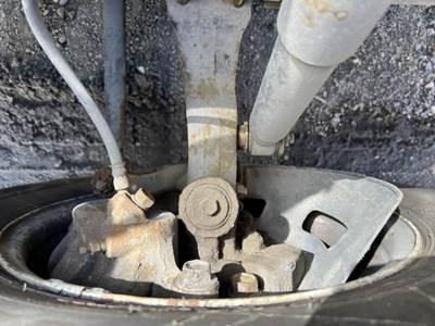 Isuzu NPR Right Spindle