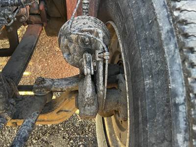 Mack Pinnacle CXU612 Spindle for a Mack CXU612