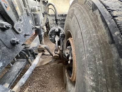 Mack Pinnacle CXU612 Spindle for a Mack CXU612