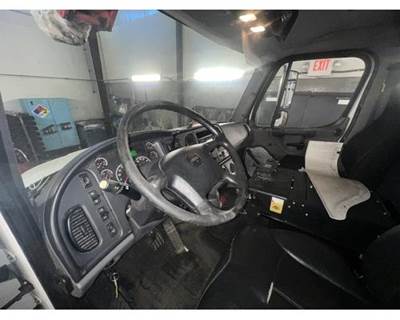 Freightliner M2 106 Steering Column