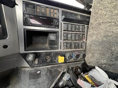 Mack Pinnacle CXU612 Transmission for a Mack CXU612