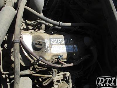 Caterpillar 3126 Valve Cover for a Freightliner FL70