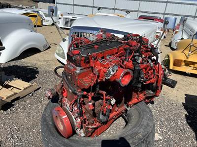 Cummins ISB 6.7L Valve Cover for a International 4300