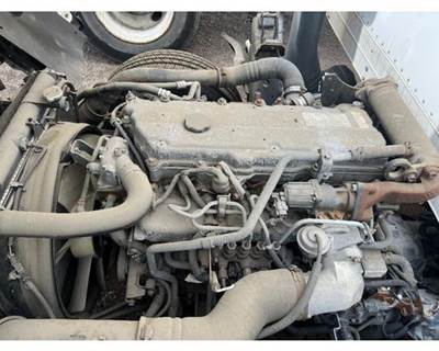 Isuzu 4HK1TC Valve Cover for a Isuzu NPR