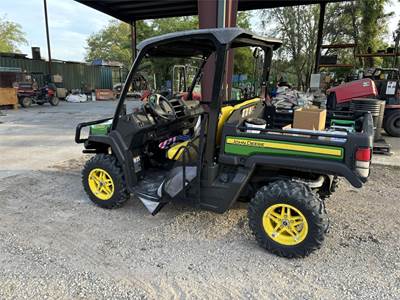John Deere GATOR XUV 835M Utility Vehicle