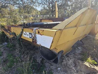 Caterpillar 725 BOX WITH TAILGATE Bed