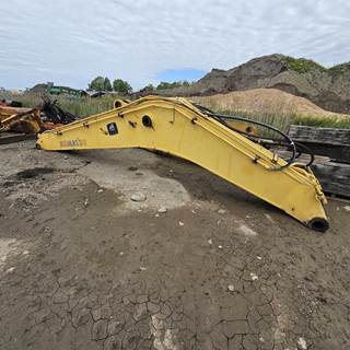 Komatsu PC400-6 23 ft Long Boom, 120MM/115MM Pins 14" Between Ears