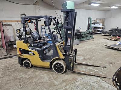 Caterpillar 2C6000 Cushion Tire Forklift - 6000lb Capacity