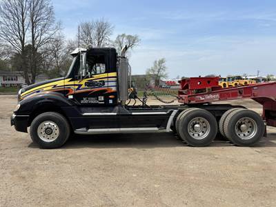 Freightliner Columbia 120 Day Cab Truck - Caterpillar 600HP, 18 Speed Manual