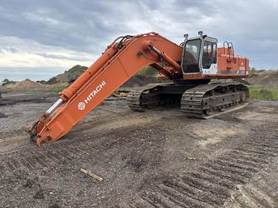 Hitachi EX700 Excavator