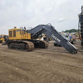 John Deere 670G LC Excavator