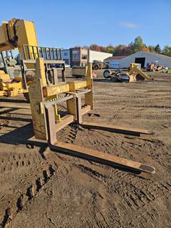 Caterpillar 100" WIDE X 70" LONG ISO Fork