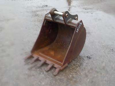 CNH 24" CX60 CX57 Bucket