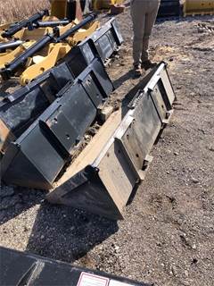 Hyundai 73" LONG SKID STEER BUCKET. Bucket