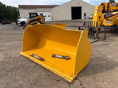 John Deere 104" WIDE BUCKET Bucket