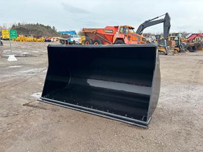 Paladin 117" 4.7 YARD ZW220-6 Bucket