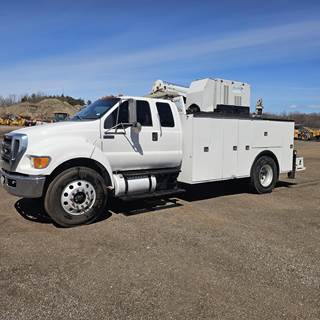 Ford F-750 XL Mechanic / Service Truck - Automatic
