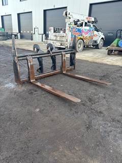 Caterpillar 98" FORKS FOR 938M Rotating Pallet Forks