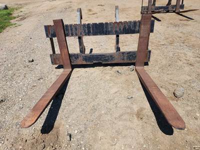 Caterpillar CAT BACKHOE IT FORKS 61 X 48 Rotating Pallet Forks