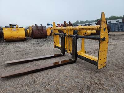 John Deere 101" WIDE X 71" LONG ISO HOOKUP Rotating Pallet Forks