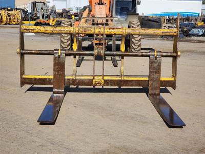John Deere 101"'WIDE X71''LONG, JRB 416 Rotating Pallet Forks